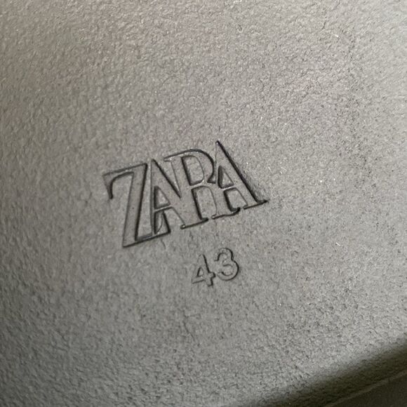 NWOT Zara Leather Chunky Lug Sole Chelsea Boots - Mismatched Sizes - L43/R41 - Picture 13 of 13